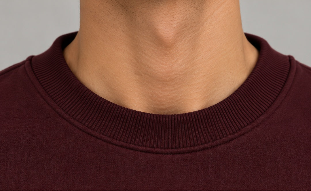Noir & Lin PRESENCE sweatshirt in Maroon, ribbed collar close-up